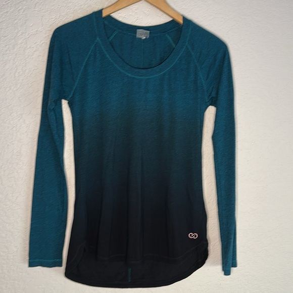 NEW CALIA Flow Everyday Teal Ombre Long Sleeve T-Shirt Athleisure Athletic Green - Picture 2 of 7